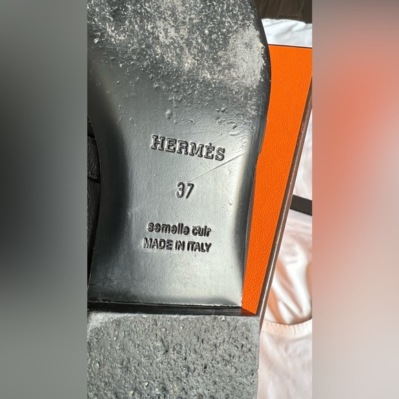 Authentic Hermes OZ Mules in Size 37 Black with Gold Hardware - Picture 13 of 16